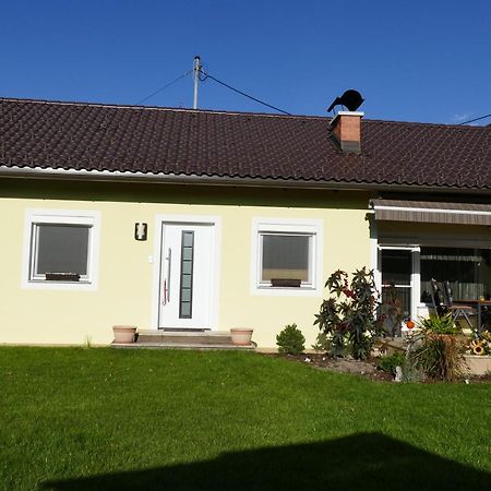 Ferienwohnung Stichauner Боденсдорф Стая снимка